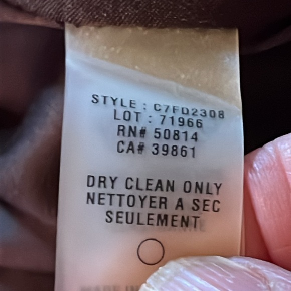 Elite tahari virgin wool skirt. - Picture 7 of 14